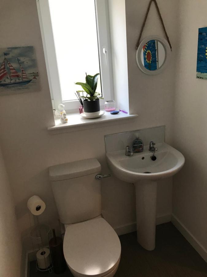 Modern And Bright Home In Quiet And Central Area Inverness Bagian luar foto