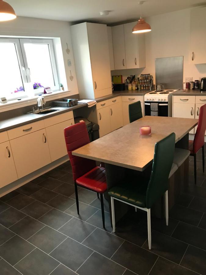 Modern And Bright Home In Quiet And Central Area Inverness Bagian luar foto