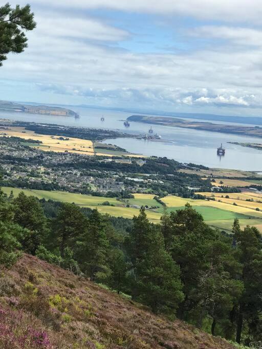 Modern And Bright Home In Quiet And Central Area Inverness Bagian luar foto